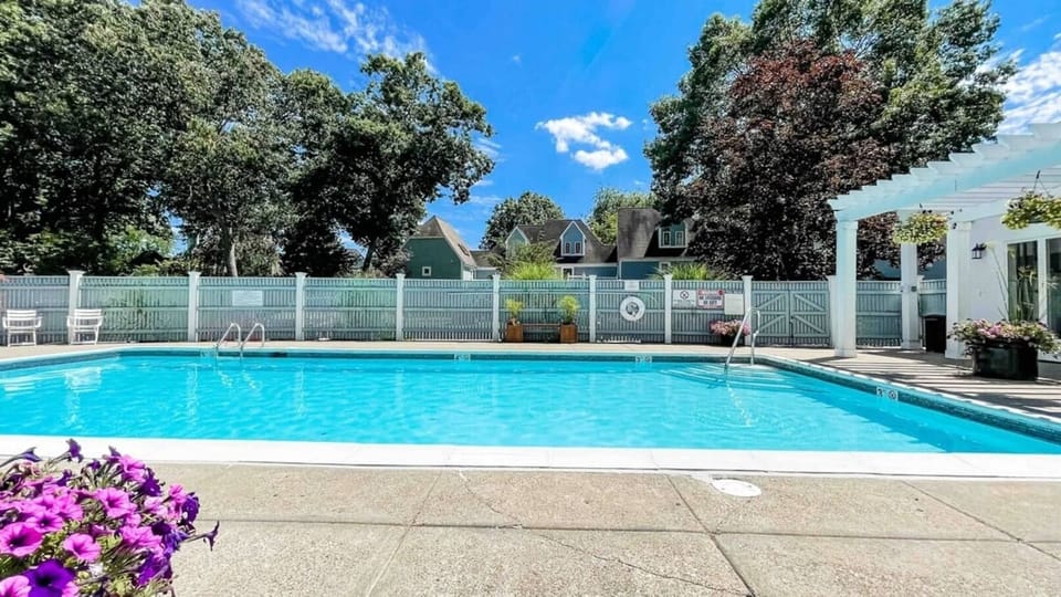 Soak up a little sun and dip into your complimentary seasonally-opened, outdoor saltwater pool! 