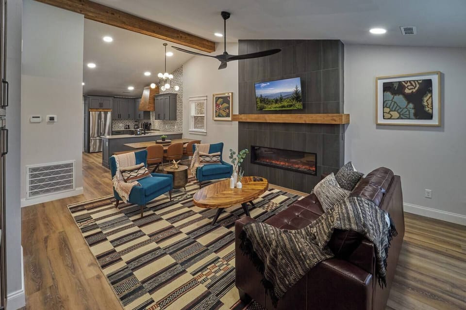 Living Room (2)