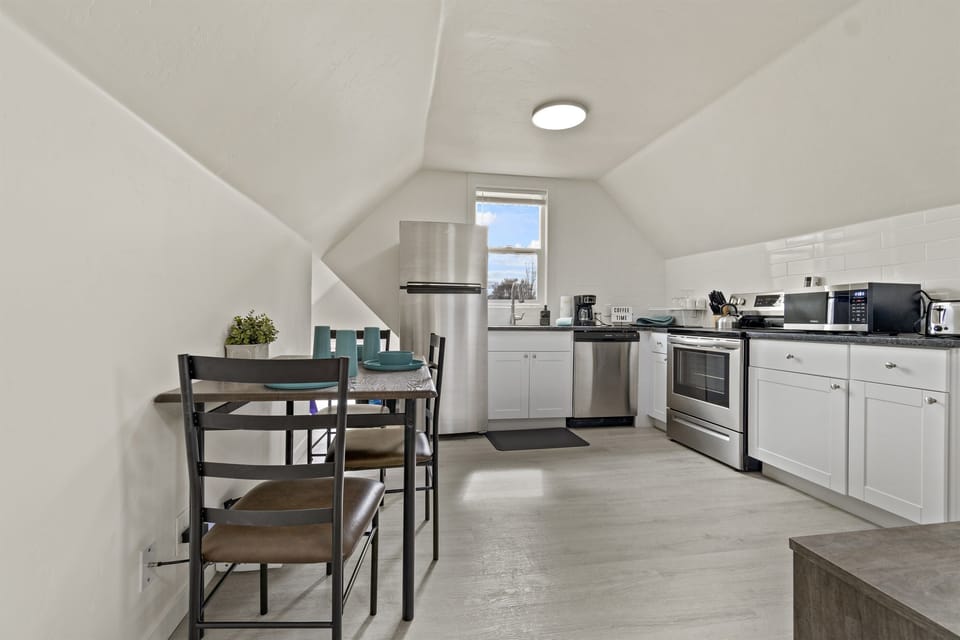 Enjoy this spacious studio with a fully equipped kitchen. 