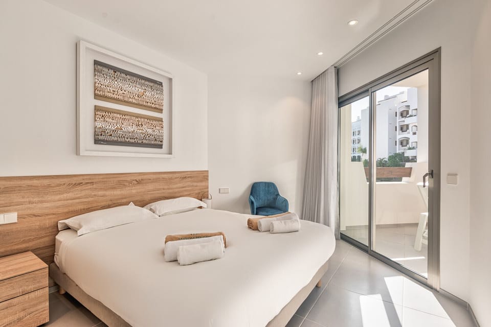 Comfortable bedroom with a 1.60m queen-size bed