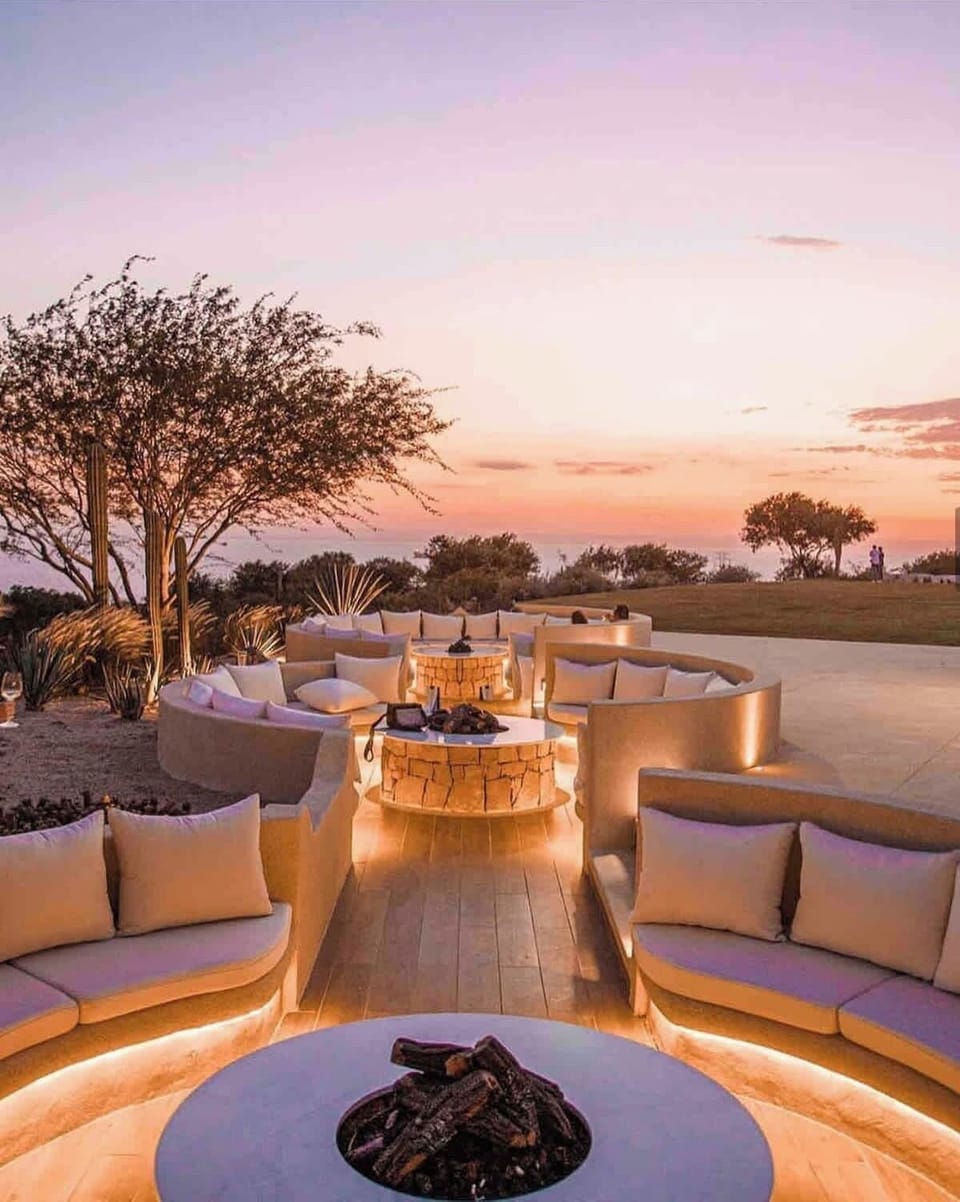 SUNSET LOUNGE BAR (5 MINUTES FROM THE HOUSE)