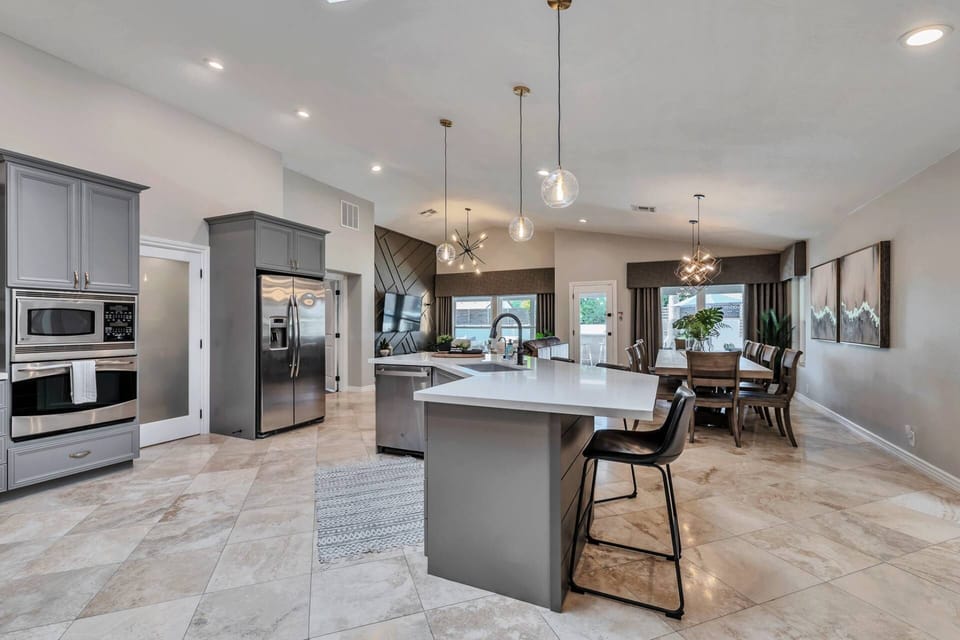 Great layout perfect for entertaining and gathering together