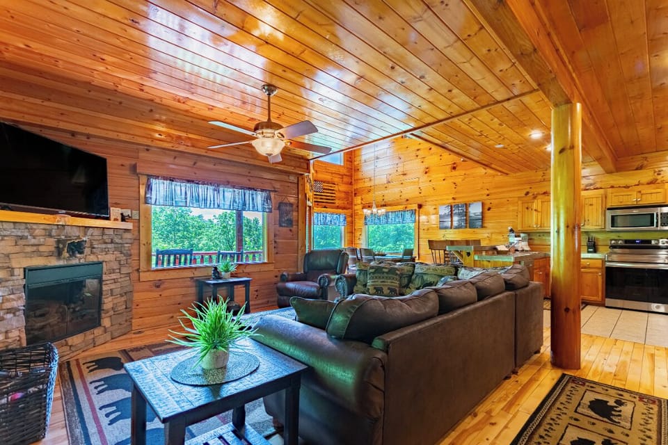 Bear Essentials Lodge's cozy living area