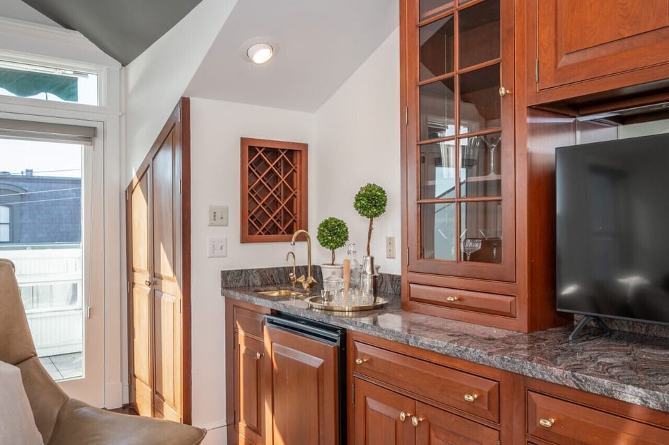 Additional Wet Bar