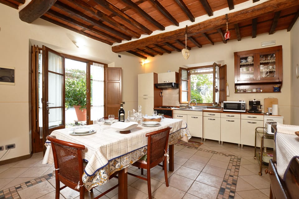 Standard House, Multiple Bedrooms (Casa Teresa) | Private kitchen | Microwave, oven, stovetop, coffee/tea maker