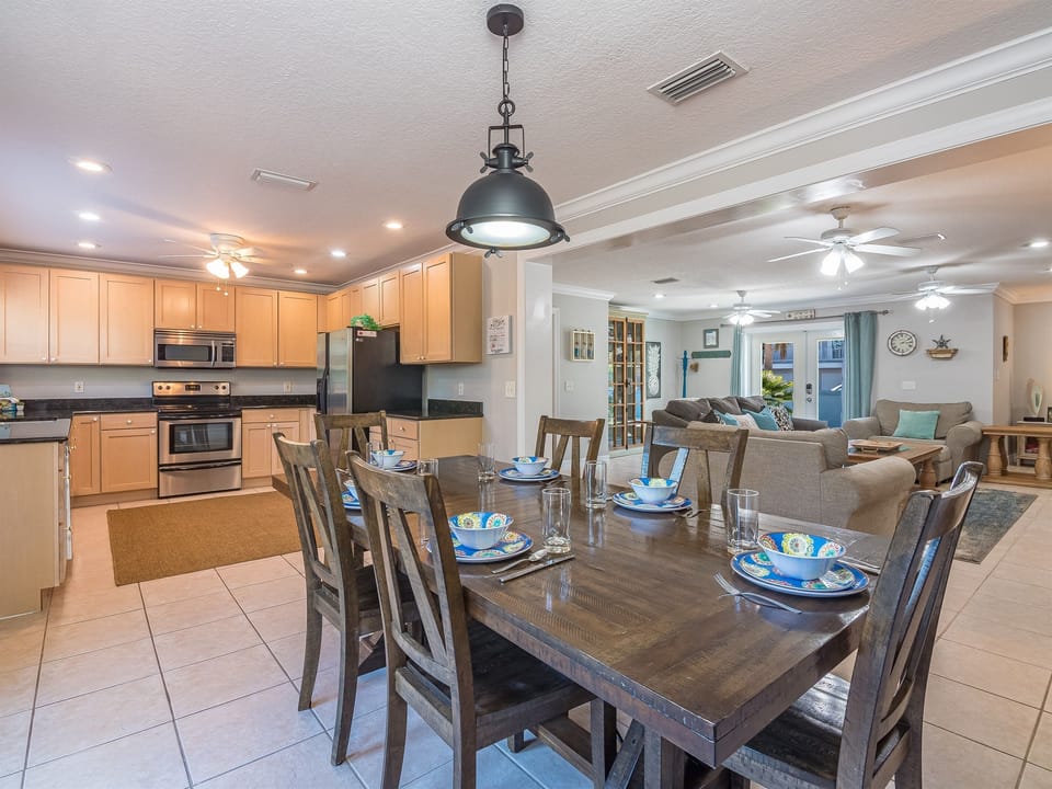 Kitchen and dining room area
