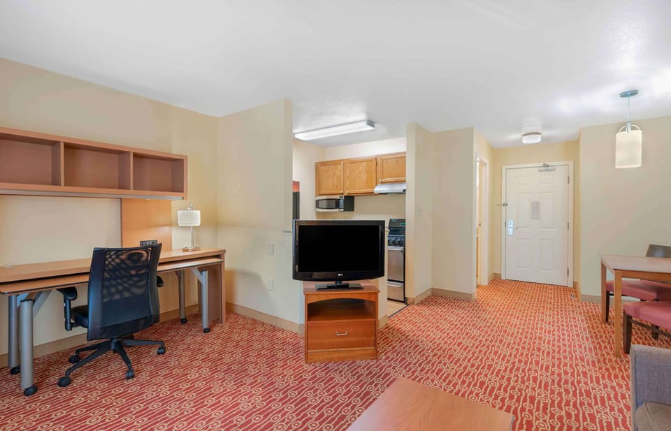 Premium Studio, Non Smoking, Refrigerator & Microwave | Desk, laptop workspace, blackout drapes, iron/ironing board