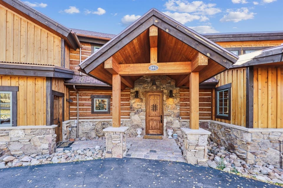 Exterior - Silver Circle Lodge - Breckenridge Vacation Rental