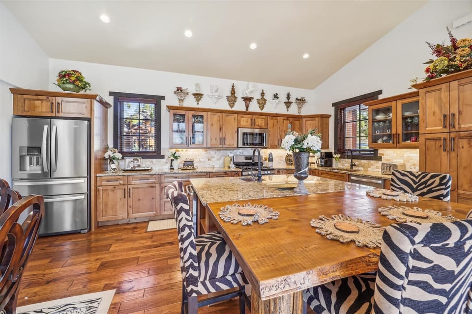 Dining Area - Silver Circle Lodge - Breckenridge Vacation Rental