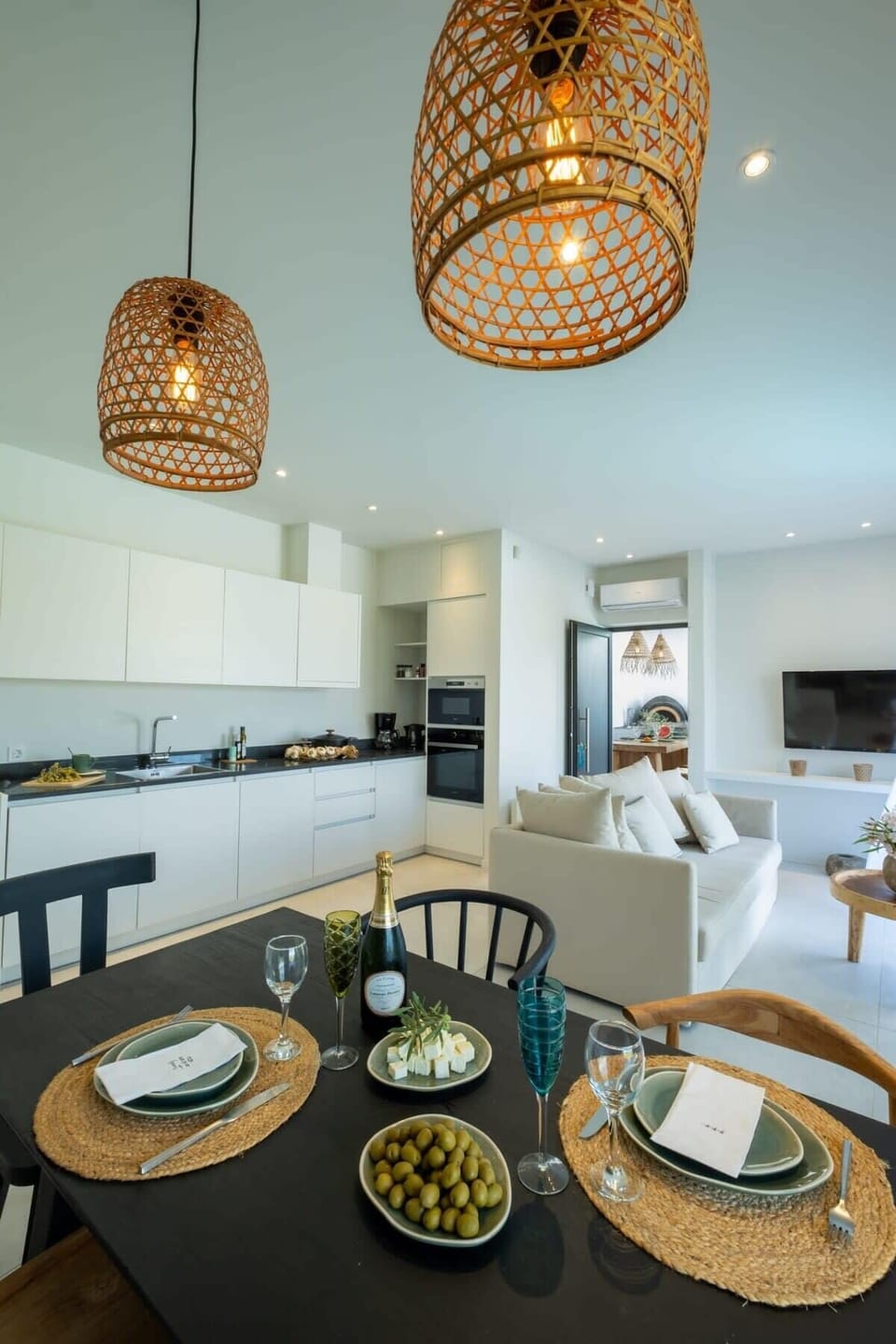 Dining table details