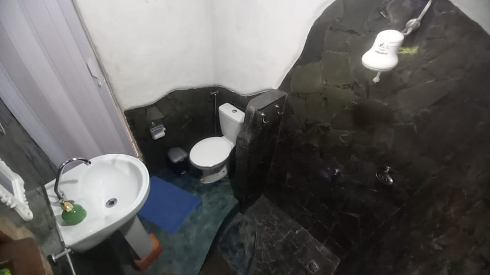 Family Room | Bathroom | Shower, soap, toilet paper