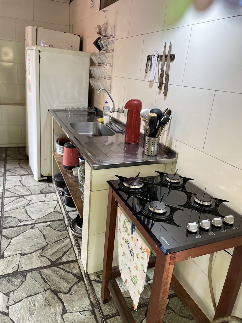 Oven, cookware/dishes/utensils, cleaning supplies