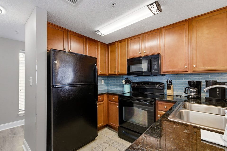 Full Kitchen.