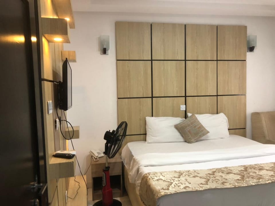 Suite | Free WiFi, bed sheets