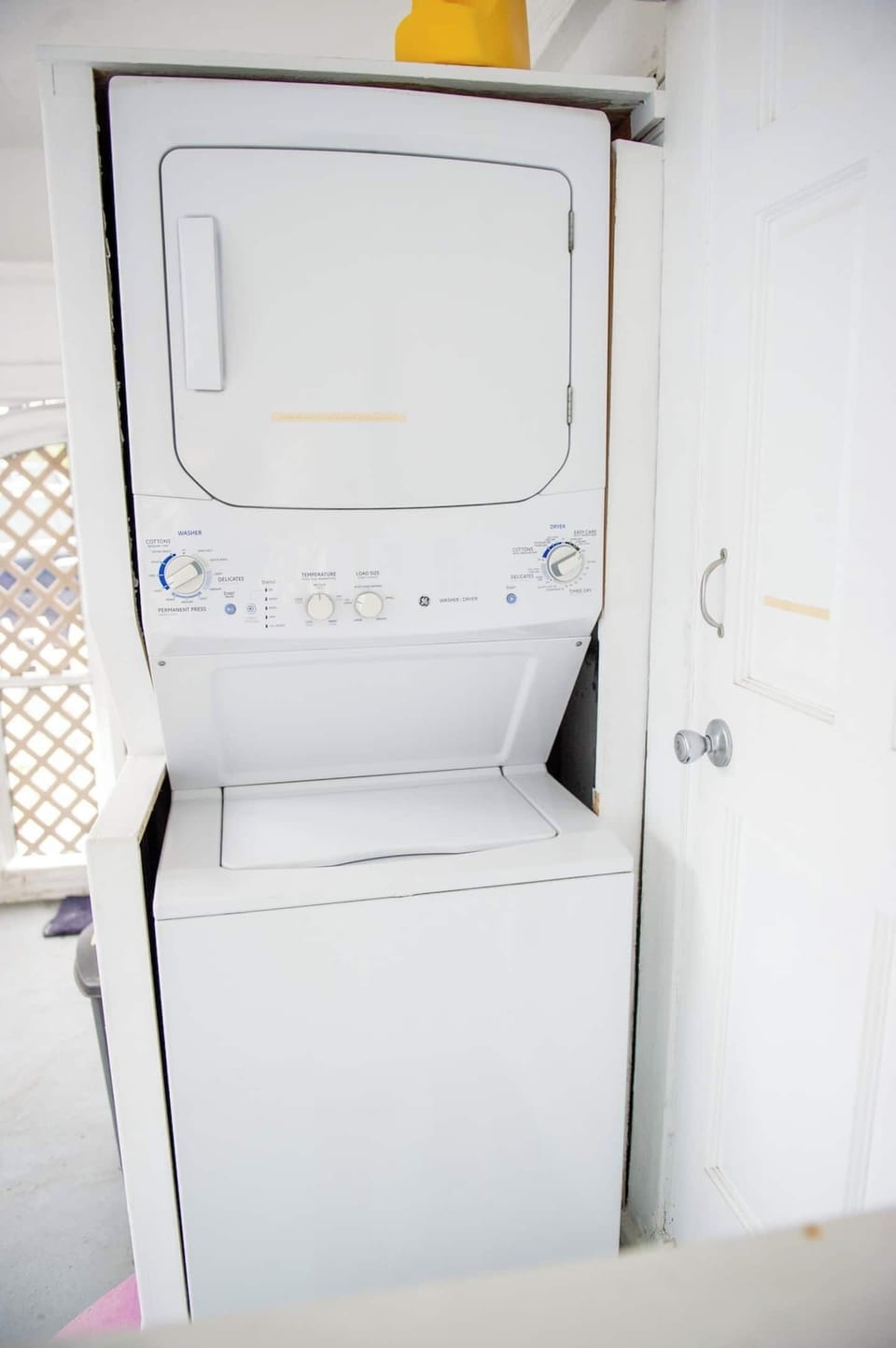 There is a full size washer and dryer on the private patio outside for your convenience.  No one likes doing laundry on vacation, but if you want to, you can...for free!