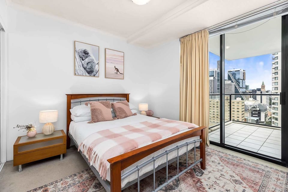 Bedroom - Queen Bed