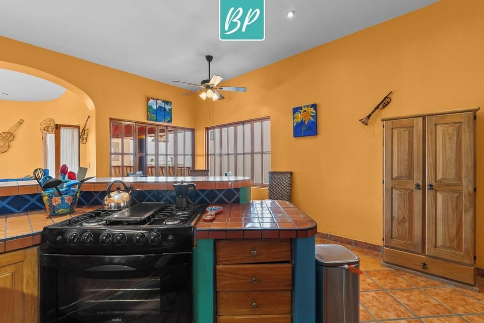 Fully equipped kitchen
