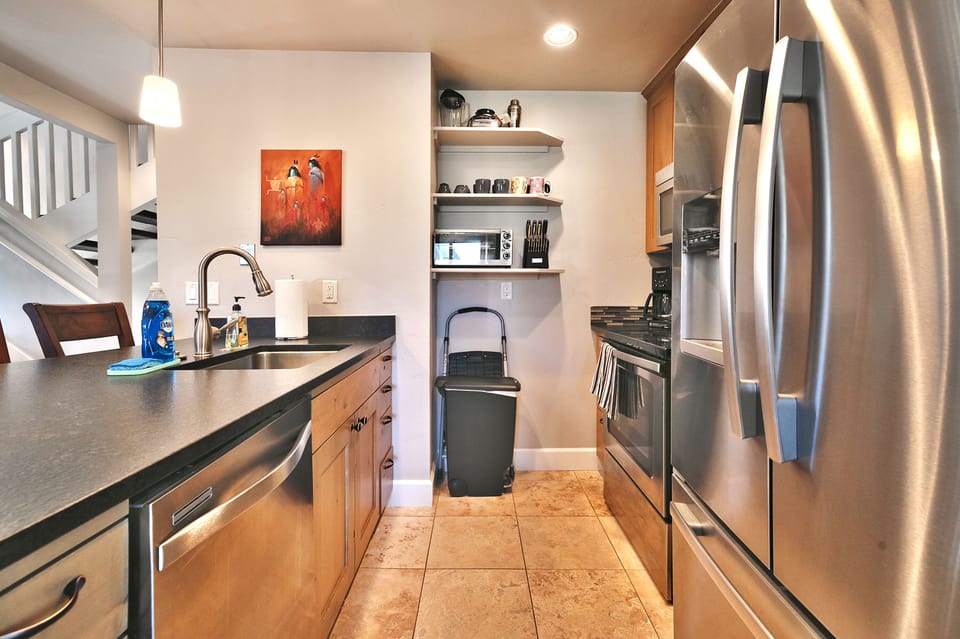 - Kitchen with stainless steel appliances and modern finishes  
- Granite countertops and open shelving with essentials included  
- Fully equipped space for preparing meals during your stay