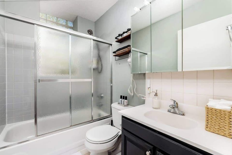 full bathroom