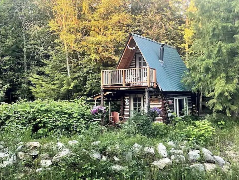 Cabin sits along the driveway, but very private. Very little traffic here.