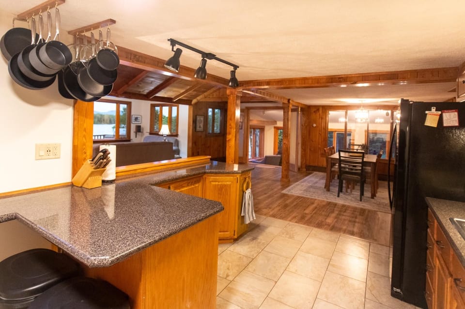 View from kitchen to living room/dinning table