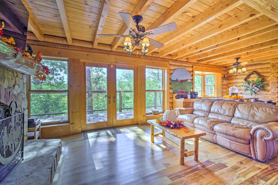Living Room | Smart TV | Fireplace | Free WiFi