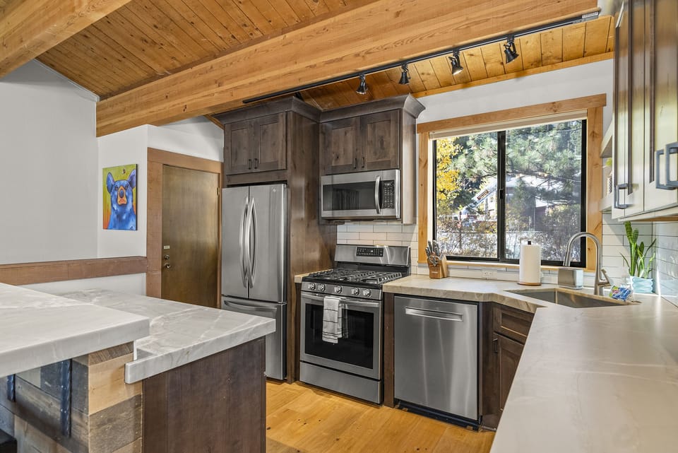 Kitchen Area : Aspen Grove Hideaway at Northstar