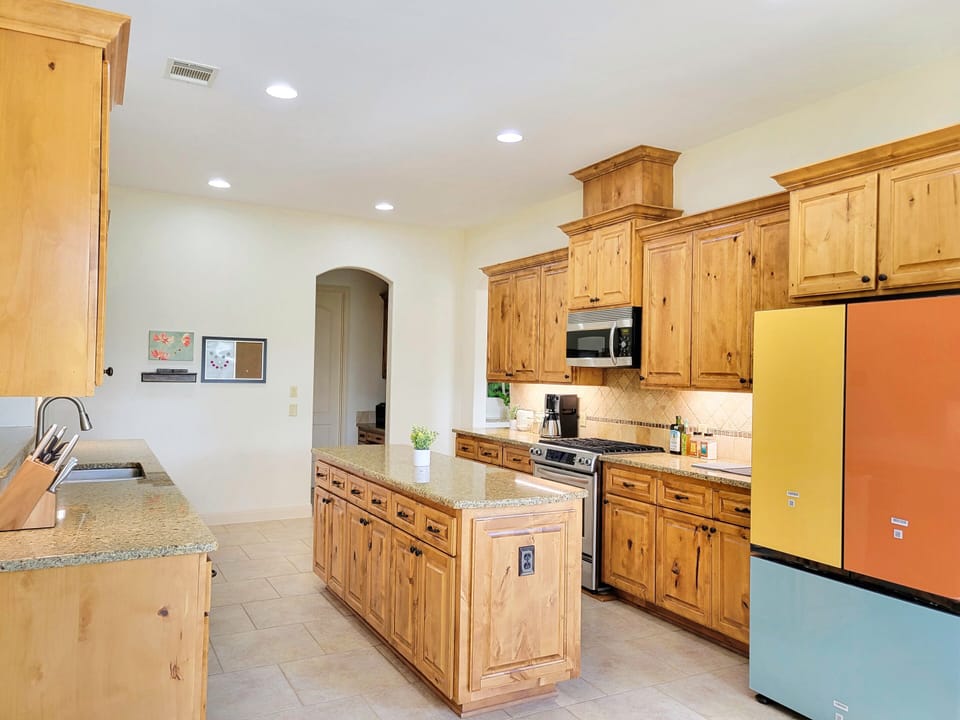 Fully equipped gourmet kitchen with all new stainless steel appliances