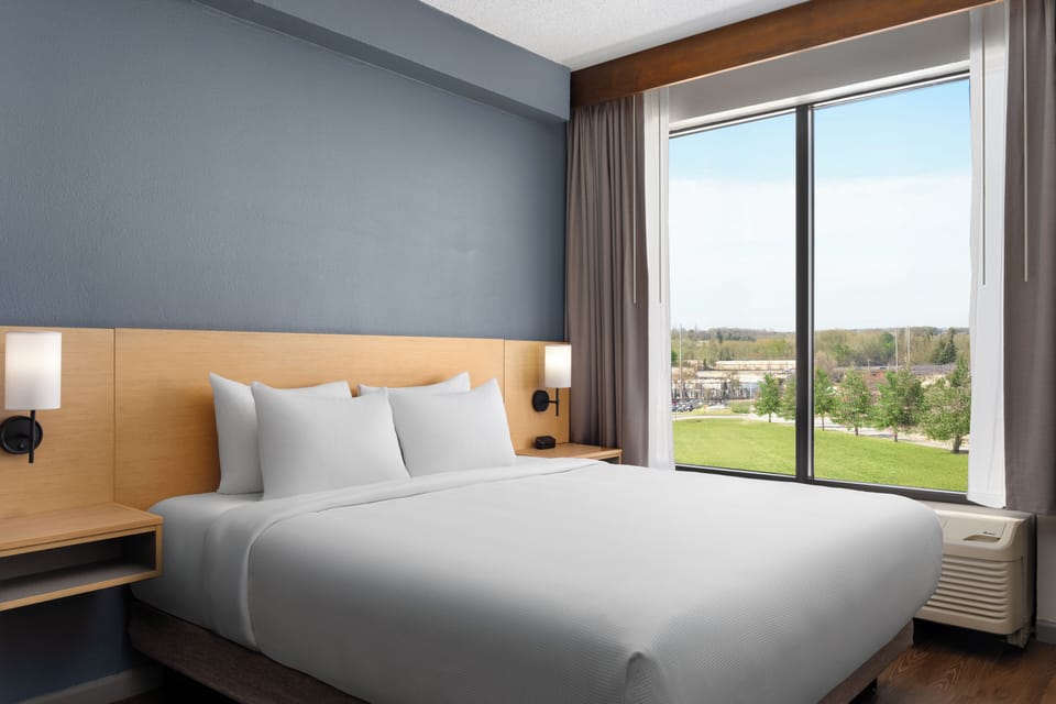 1 bedroom, premium bedding, down comforters, in-room safe
