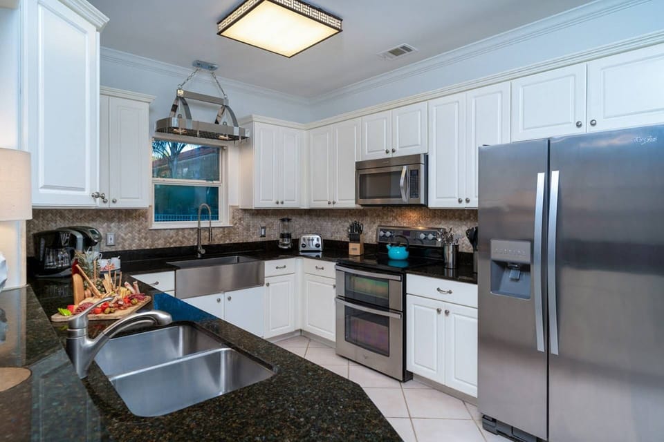 Fully Stocked Kitchen for your Family Chef & Sous Chefs