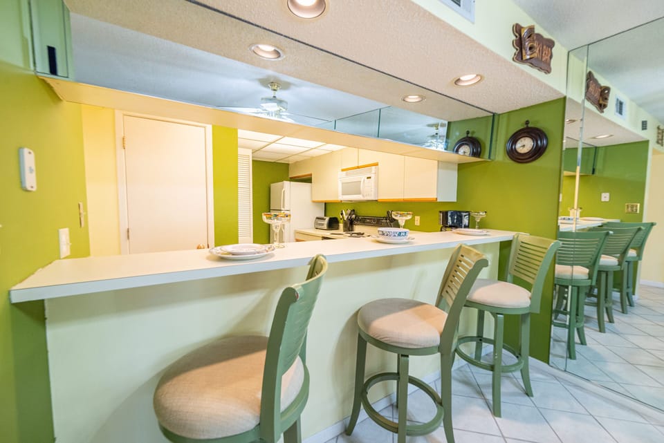 The kitchen is modern and has everything you need for cooking anything from a quick snack to a gourmet meal!