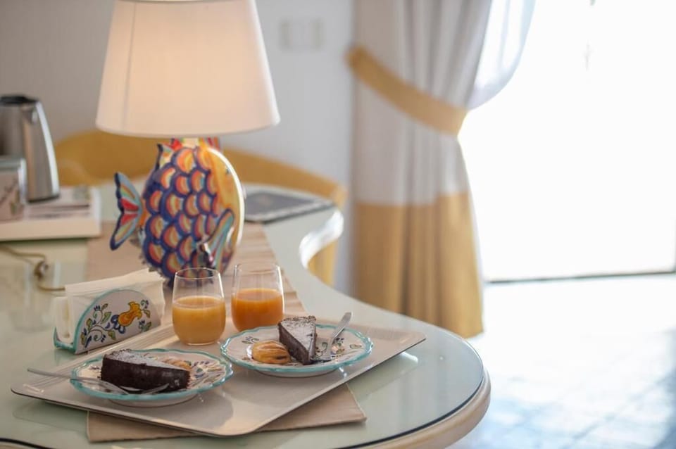 Free daily cooked-to-order breakfast