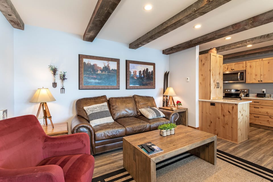 Pull out the sleeper sofa for extra sleeping space | Main Level