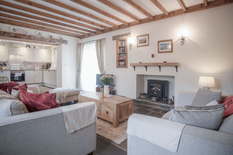 Luxury Cottage | Living area | 32-inch TV with digital channels, fireplace