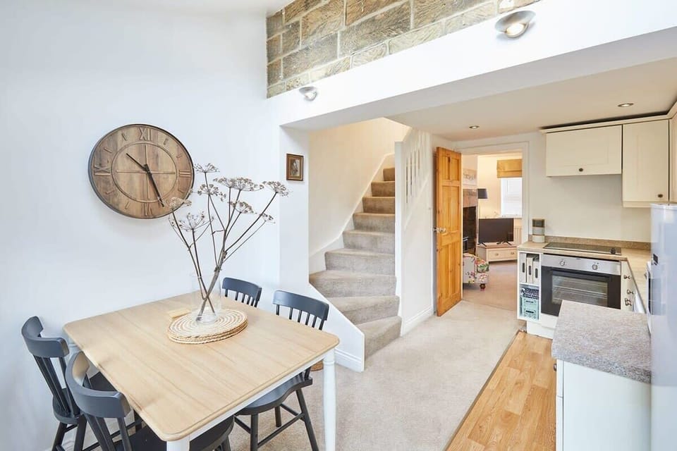 Waterlily Cottage, Great Ayton - Host & Stay