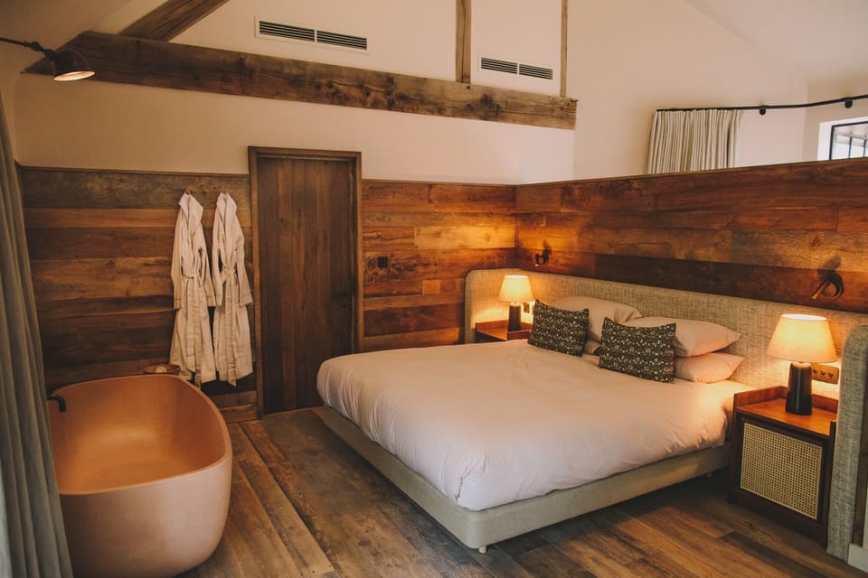 Signature Double Room, 1 King Bed, Annex Building | Individually decorated, individually furnished, desk, blackout drapes