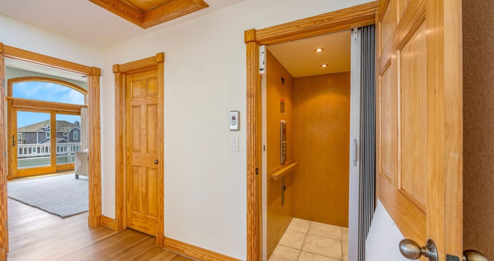 Surf or Sound Realty - 1067 - Carolina Bliss - Elevator - Label