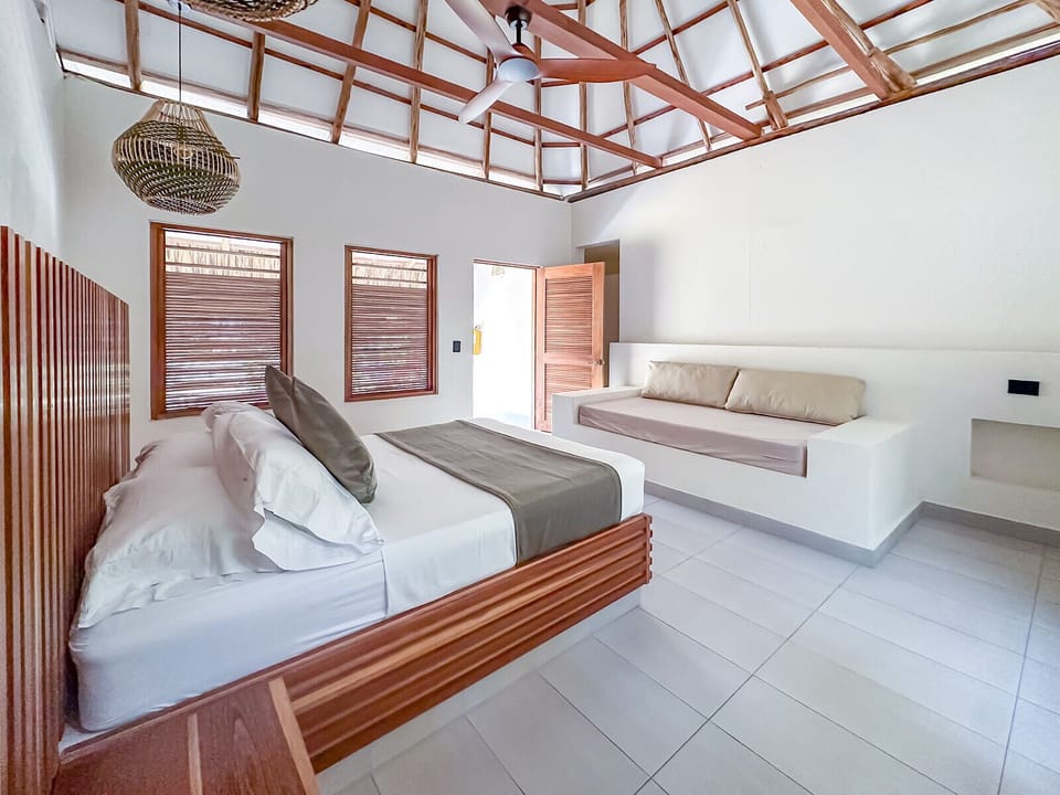 Classic Double Room | In-room safe, WiFi (free), bed sheets