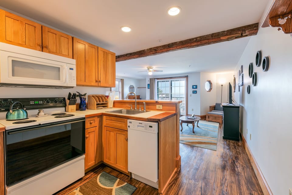 Full kitchen