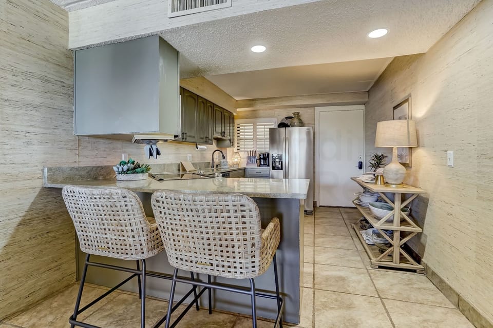 Condo, 3 Bedrooms | Private kitchen | Coffee/tea maker, fridge, oven, stovetop