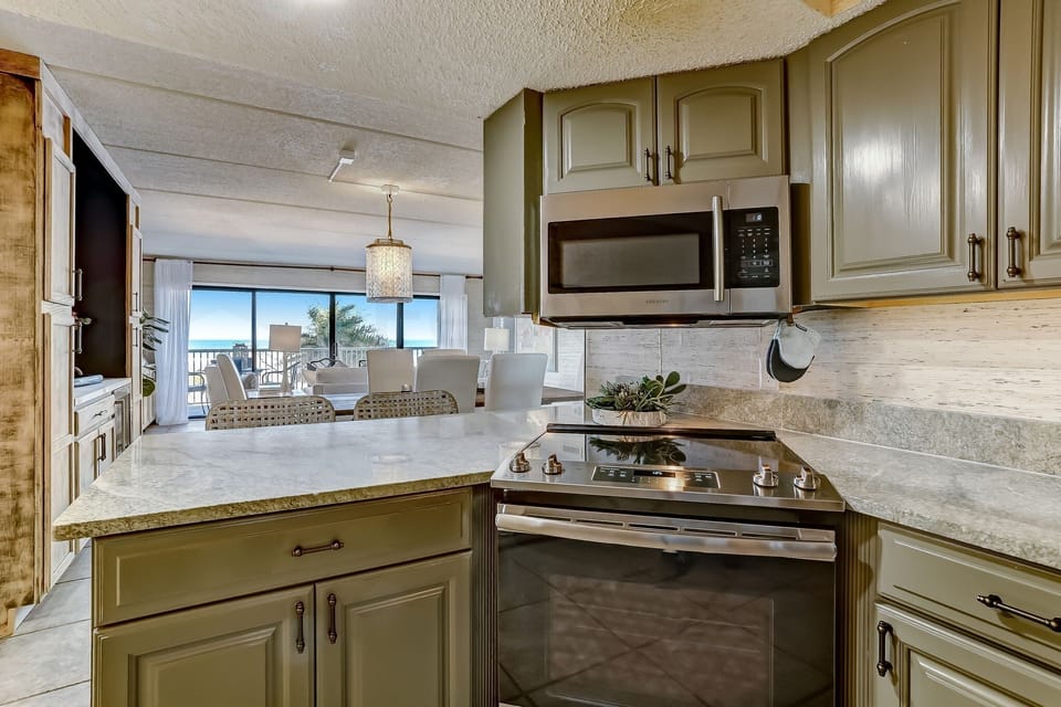 Condo, 3 Bedrooms | Private kitchen | Coffee/tea maker, fridge, oven, stovetop