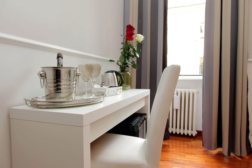House | 4 bedrooms, desk