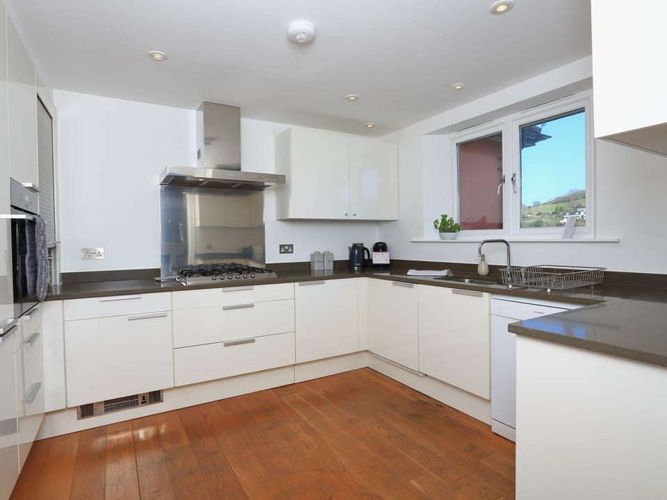 Cottage | Private kitchen | Fridge, dishwasher, electric kettle, toaster