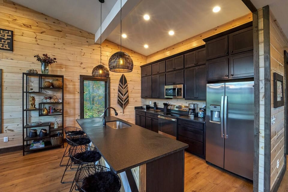 Luxurious, fully equipped kitchen with brand new appliances