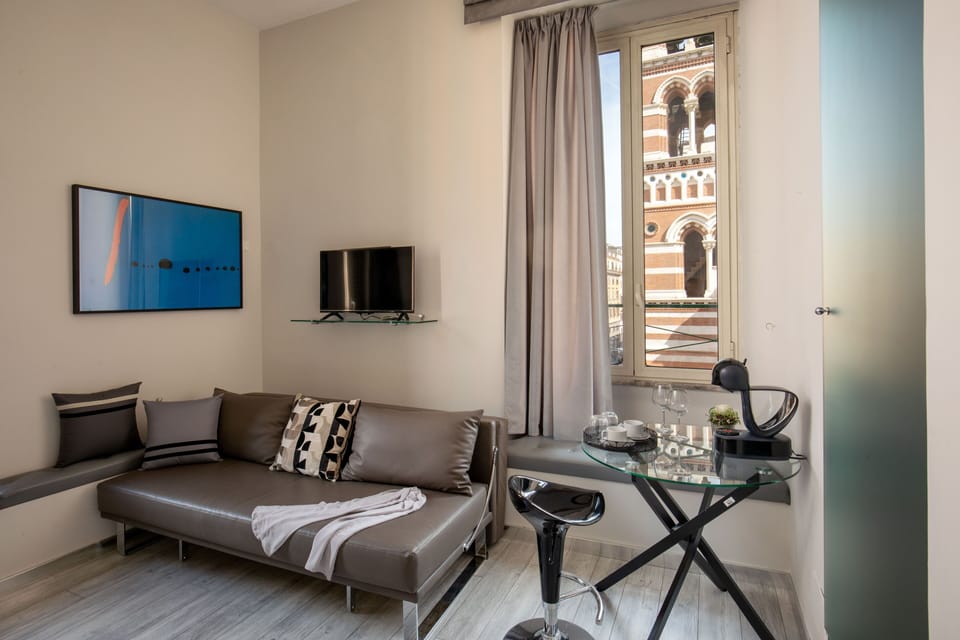 Deluxe Quadruple Room | Minibar, blackout drapes, soundproofing, free WiFi
