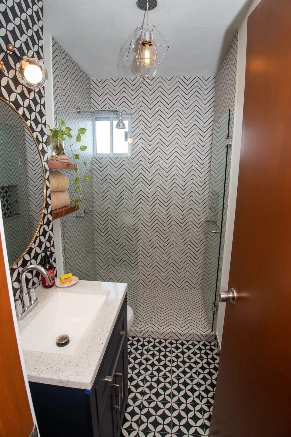 Comfort Condo | Bathroom | Shower, towels