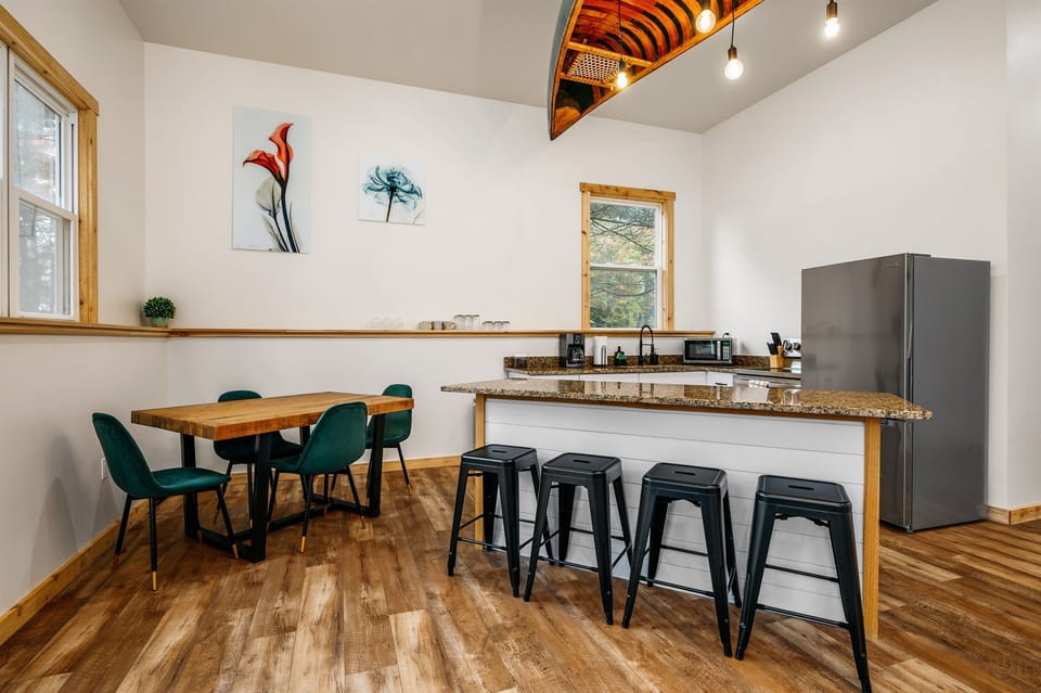 Enjoy meals at a stunning wood table, surrounded by modern accents and nature’s view!