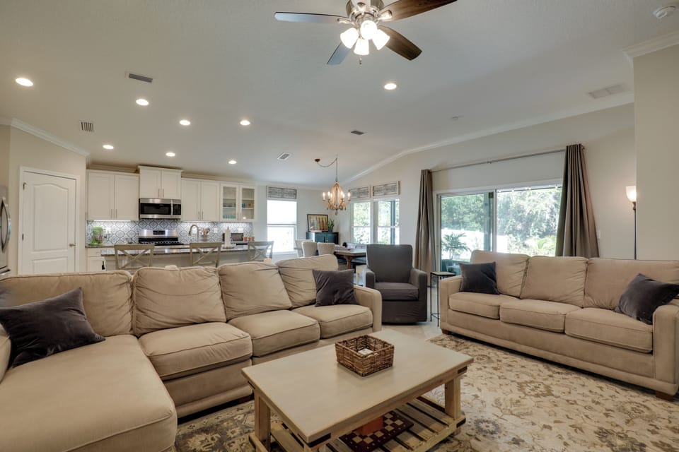 Living Room | Smart TV | Fireplace | Central Heating & A/C | Free WiFi