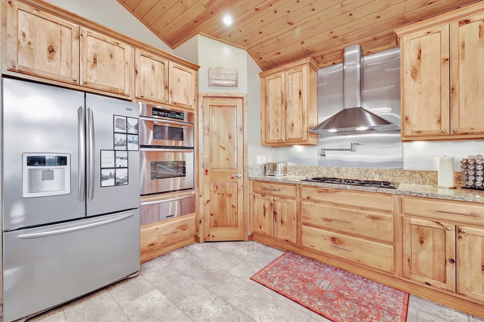 Gourmet, Fully Equipped Chef’s Kitchen(Stove, Pot Filler, Warming Drawer & more)