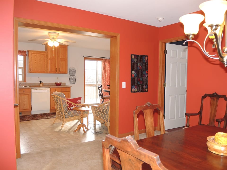 Gentle flow from dining to kitchen